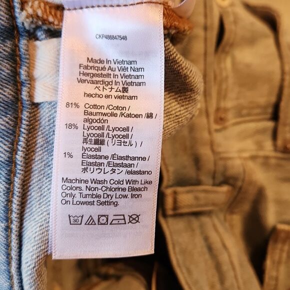 Madewell Perfect High Rise Midi Jean Shorts, Size 32, Light Blue Denim Raw Hem - Picture 3 of 10